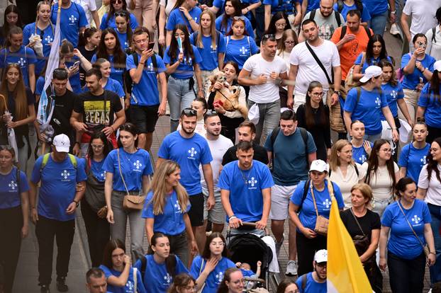 Zagreb: Povorka Antunovskog hoda na putu prema bazilici svetog Antuna Padovanskog