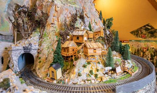 FOTO Ovakvu maketu još niste vidjeli! Pero prugu iz Konavala do Beča pretvorio u bajku