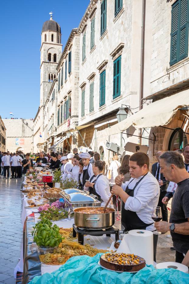 Dubrovnik: Tradicionalna Dubrovačka trpeza na Stradunu 