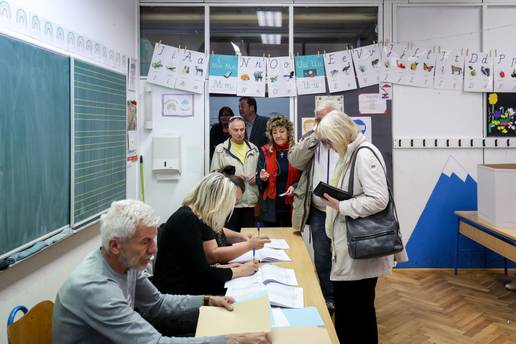 Do 11:30 glasovalo je malo više od pola milijuna birača: Odaziv slabiji u odnosu na 2021. godinu