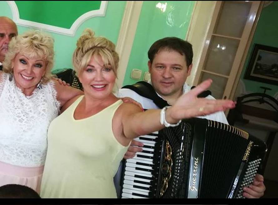 Mančić: 'Hakirali su mi telefon, ne otvarajte poruke od mene...'