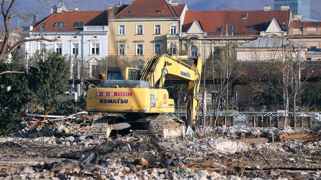 Zagreb: Konacno srusena stara zgrada u Paromlinskoj