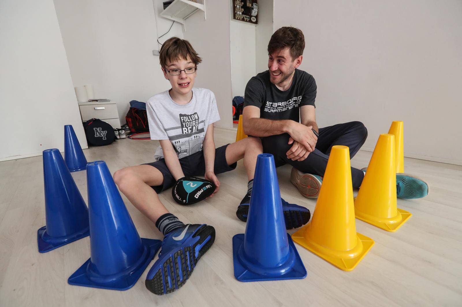 Viktor (13) se protiv autizma lakše bori treniranjem tenisa