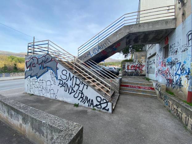 ODVRATNO! Zid mržnje na 'Putu mira': Ovo su ulice u Solinu i Splitu. Pune nacističkih znakova