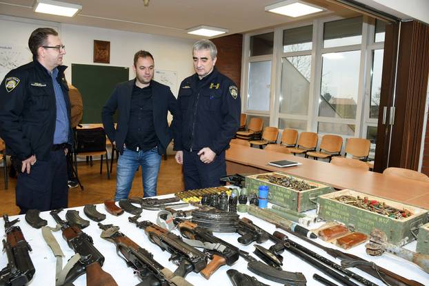 Petrinja: Policija predstavila rezultate kampanje "Manje oružja, manje tragedija"