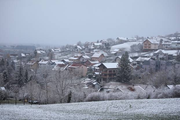 Zagreb: Zimska panorama Bizeka iznad Gajnica