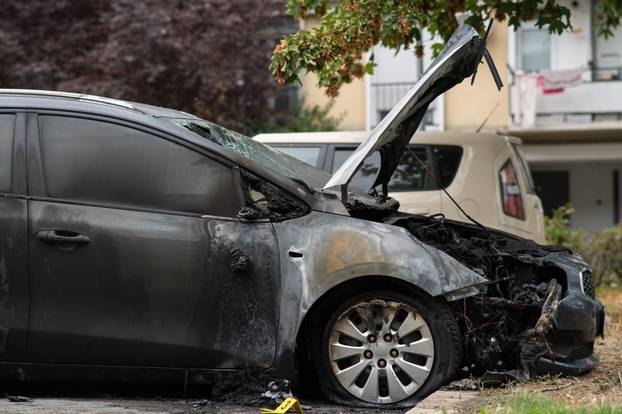 Zagreb: Usred noći izgorio automobil