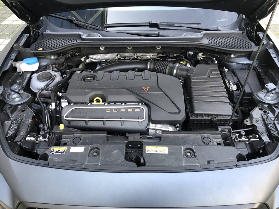 Cupra Formentor VZ: Superbrzi auto s pet cilindara i 390 KS!