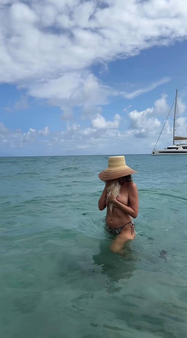 FOTO Heidi Klum (53) pokazala seksi guzu u vrućim tangicama