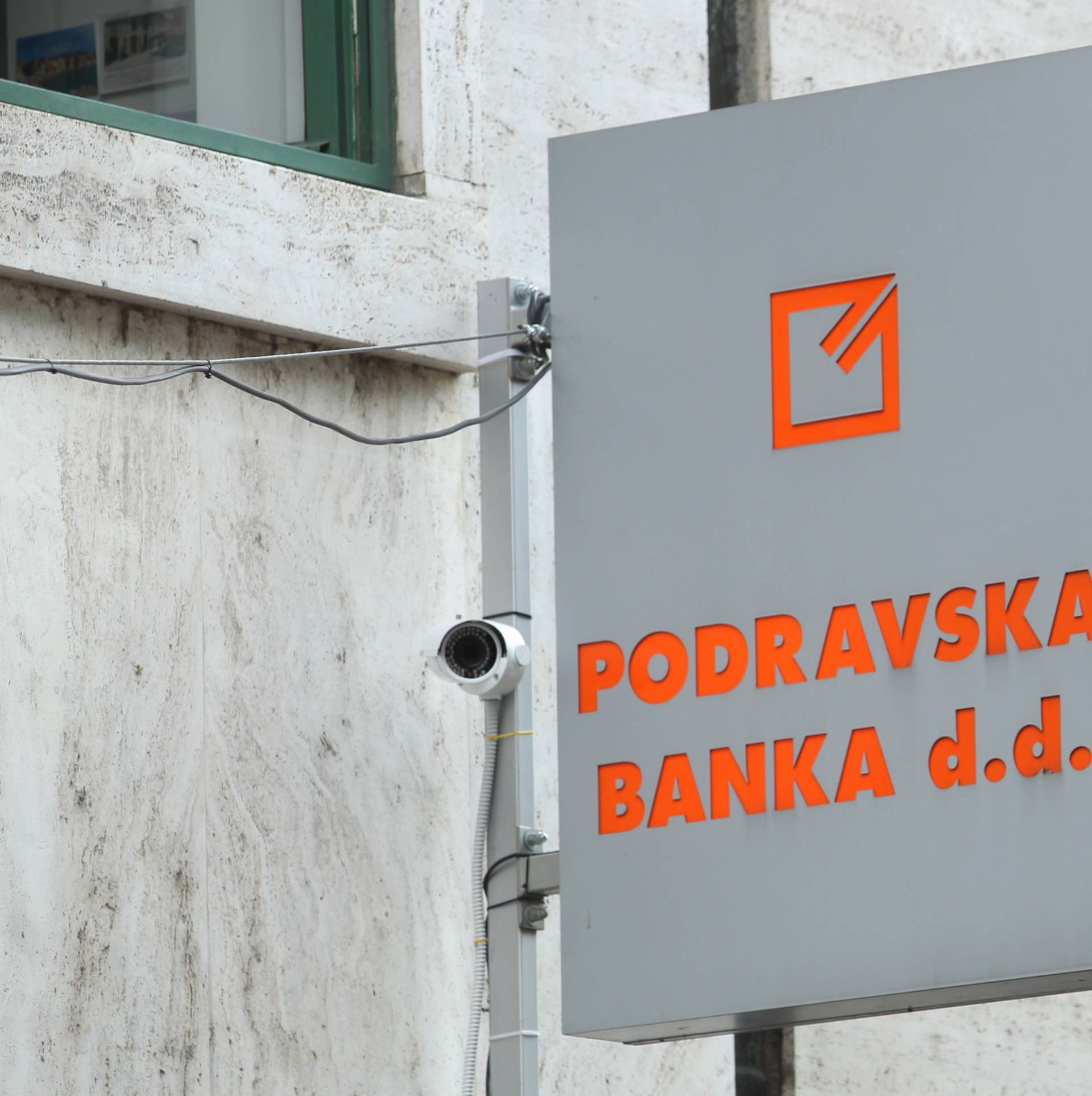 Počastio prolaznika: Bankomat u Koprivnici izbacio 10.000 kn