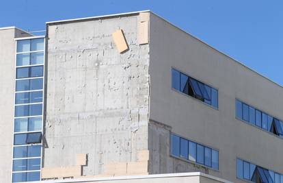 Nije prvi put: Bura je uništila fasadu na Zdravstvenoj školi