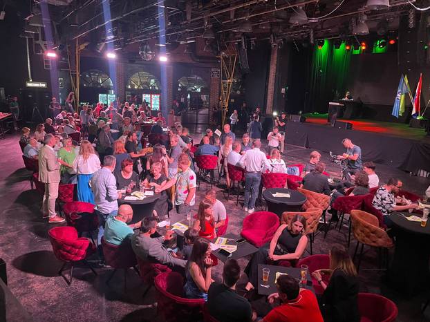 200 fotografija s izbora: Delirij u Splitu i Vukovaru,  velika fešta Rinčić i puse za Selak Raspudić