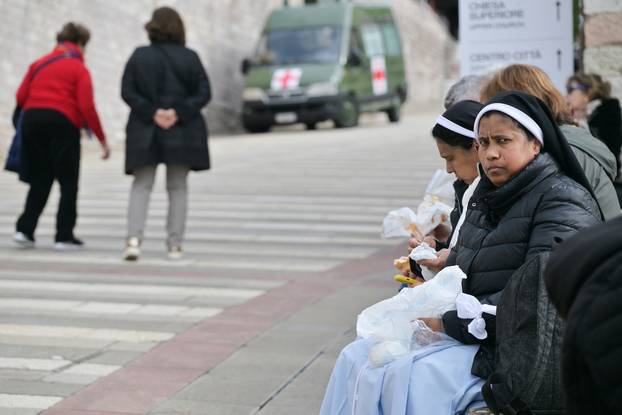 24sata Mnogobrojni hodočasnici pohodili su grad Assisi povodom obljetnice smrti Franje Asiškog
