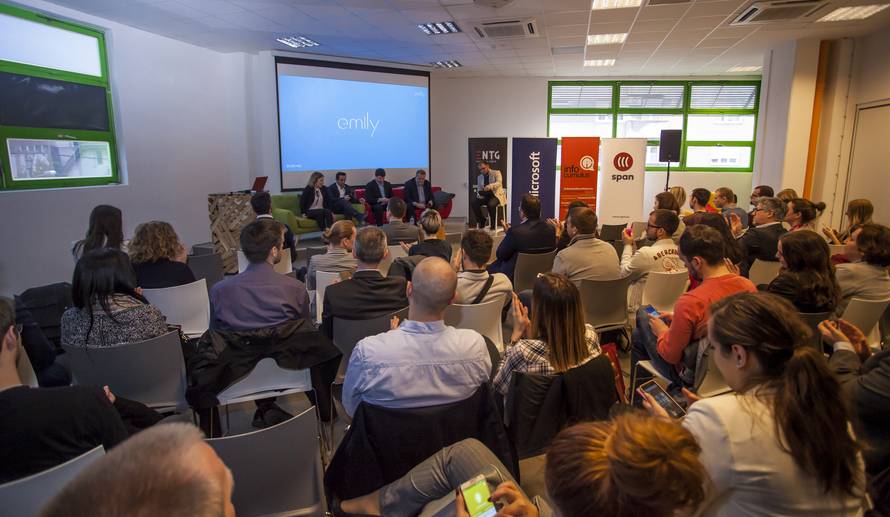 Emily vas vidi i zna kako se osjećate, a dolazi iz Hrvatske