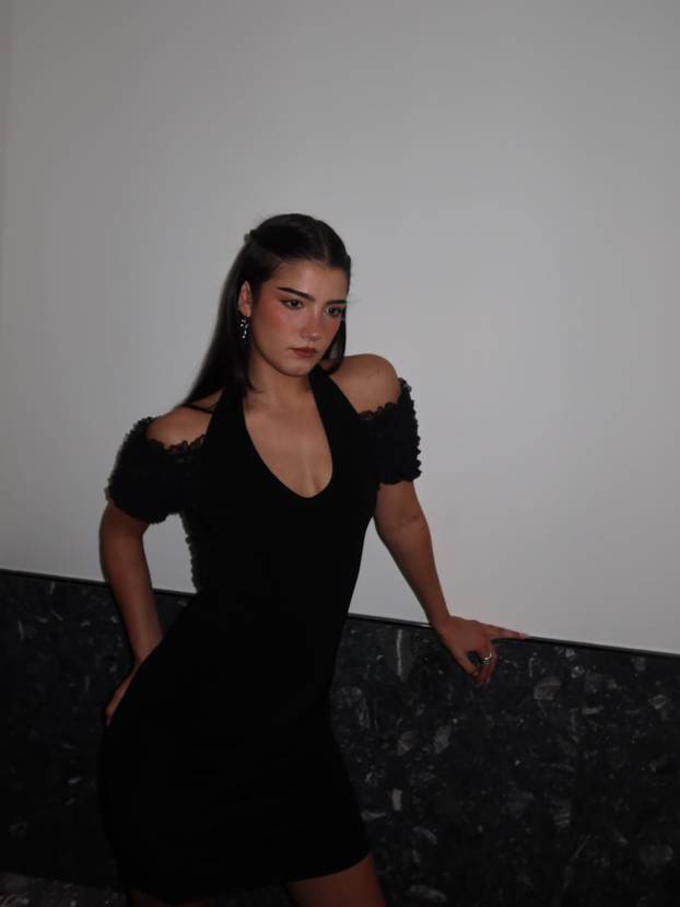 FOTO Ima preko 150 milijuna pratitelja, bolesno zarađuje, a ne skida se. Znate li tko je ona?