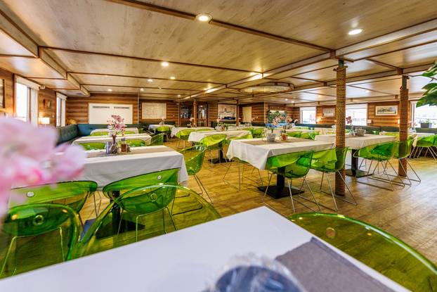 FOTO Zavirite u prvi brod-hotel u Hrvatskoj: Noćenje na ovom brodu u Rijeci ima posebnu čar