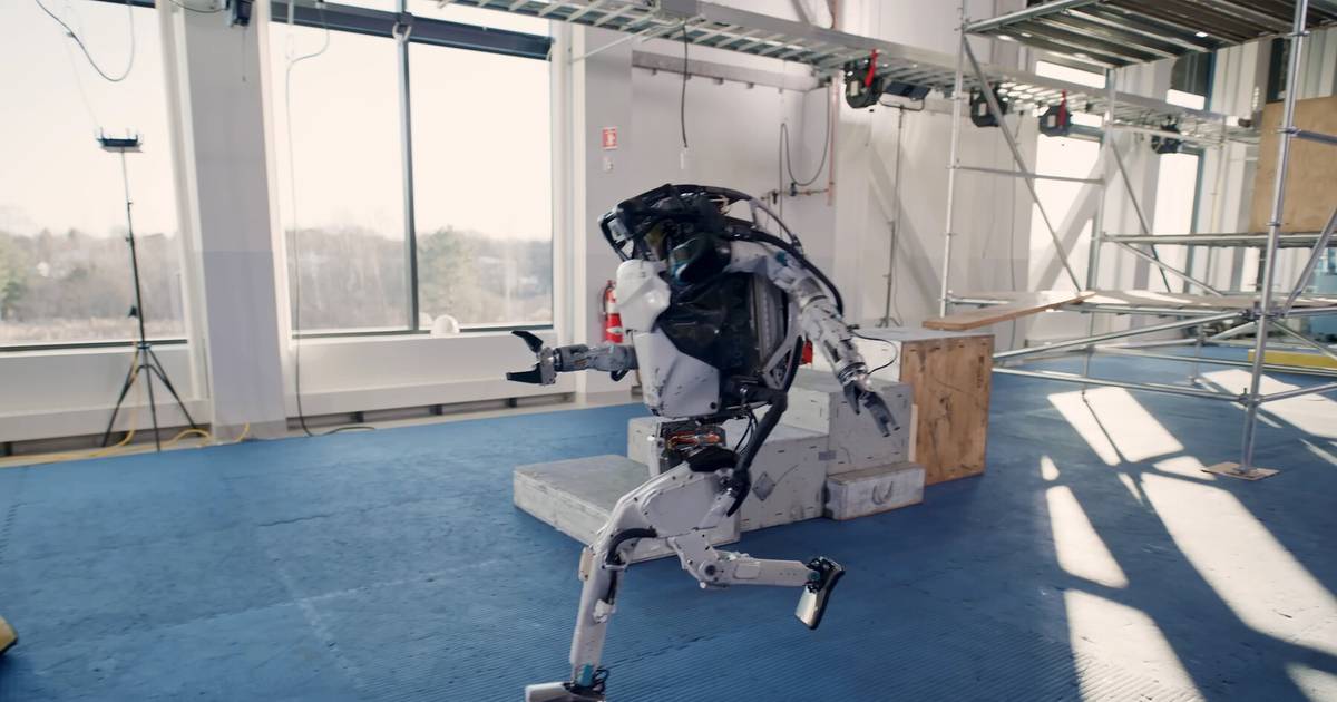 Atlas outperforms humans in mobility, effortlessly rotating its head and torso 180 degrees