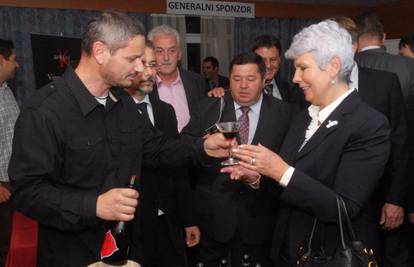 Premijerka Kosor kušala vina i pohvalila vinare i vinogradare