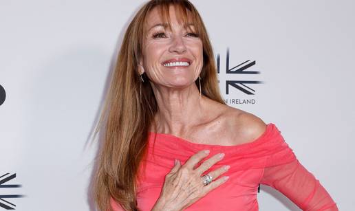 FOTO Jane Seymour (75) je opet o&ccaron;arala! U rozoj haljini pokazala vitku liniju, ovo je njezina tajna