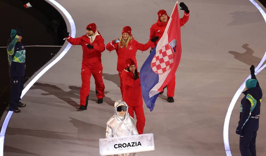 'Neka Igre počnu!' Otvorene su 25. Zimske olimpijske igre u Italiji, plamen upalile ikone...