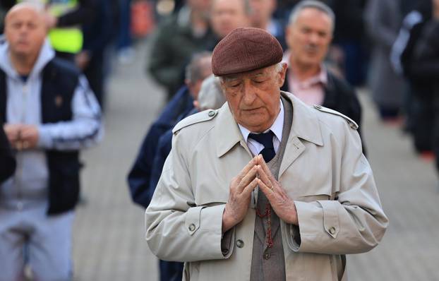 Zagreb: Muška molitva i popratni prosvjed na glavnom gradskom trgu