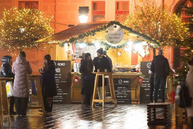 Osijek: Otvorenje Adventa uz koncert Danijele Martinović