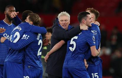 Nogometaš Evertona ošamario suigrača i dobio crveni, a trener odobrio: Volim to vidjeti od njih