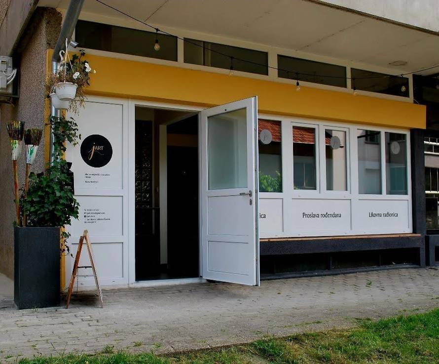 Zagrepčani su ludi za ovim konceptom! Skriveni studio gdje vino i slikanje postaju zabava