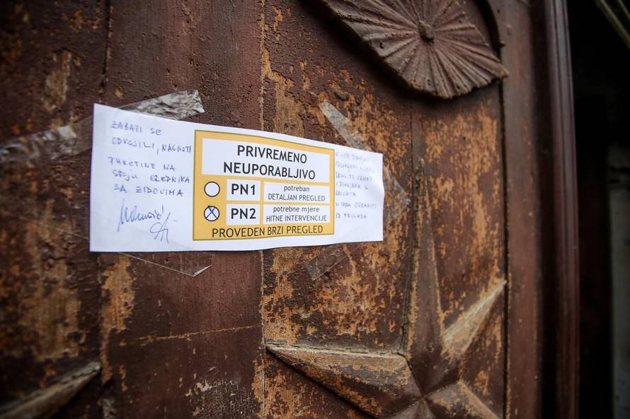 Petrinja: Statičari obilježavaju zgrade i kuce stradale u potresu