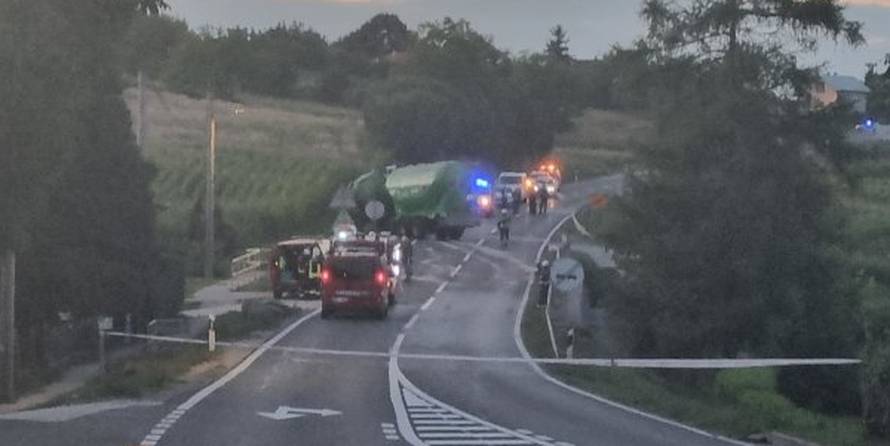 Autom pretjecao bez žmigavaca pa se zabio u kamion? Poginuli muškarac i jednogodišnje dijete