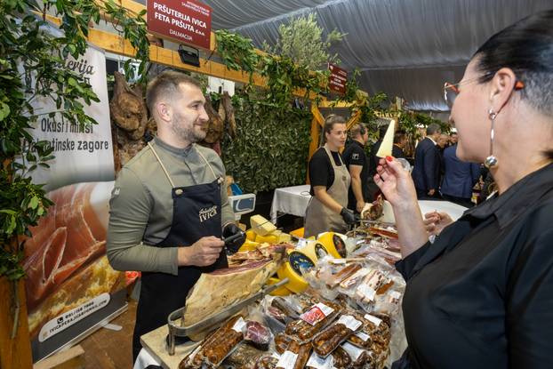 Otvoren 17. Internacionalni sajam pršuta u Tinjanu