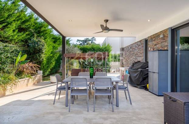 Vrijedi li pogled na Brijune iz svog bazena baš ovoliko? Evo što još nudi vila u Fažani...