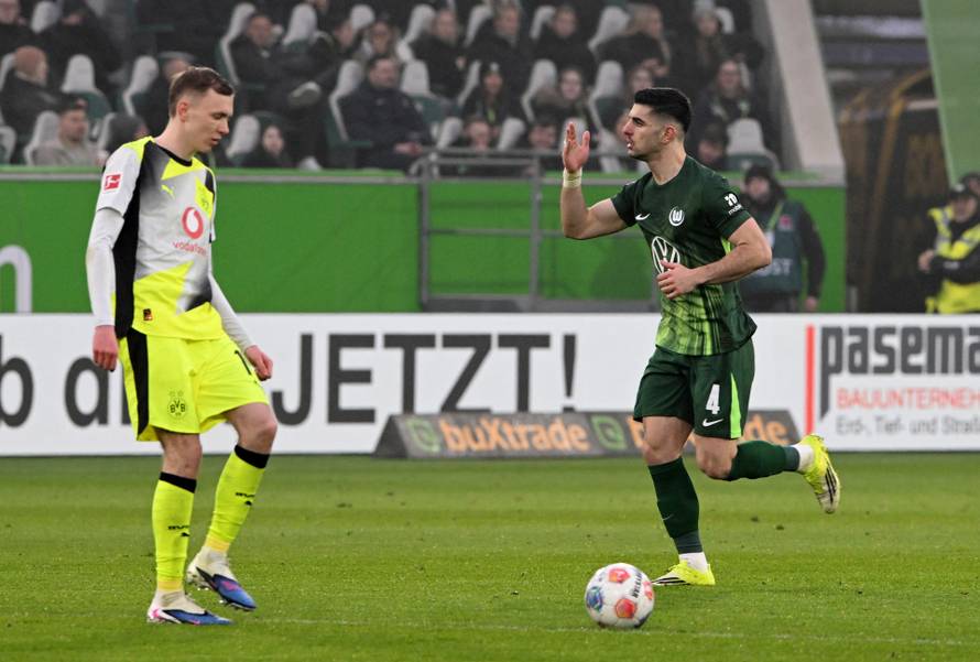 Bundesliga - VfL Wolfsburg v Borussia Dortmund