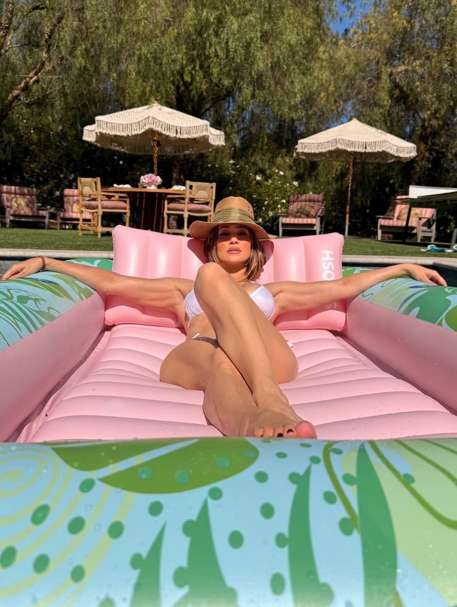 J.Lo izmijenila tetovažu kojom je slavila ljubav s Affleckom?