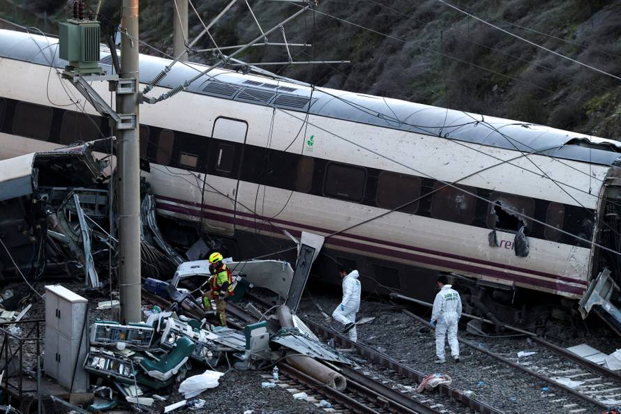 Two high-speed trains derail in Spain