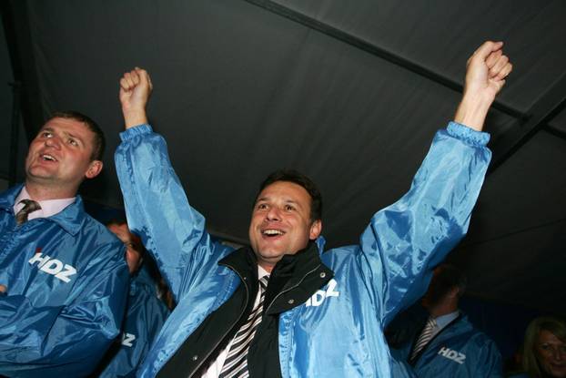 Sanader i simpatizeri: Ovako su HDZ-ovi skupovi izgledali 2007.