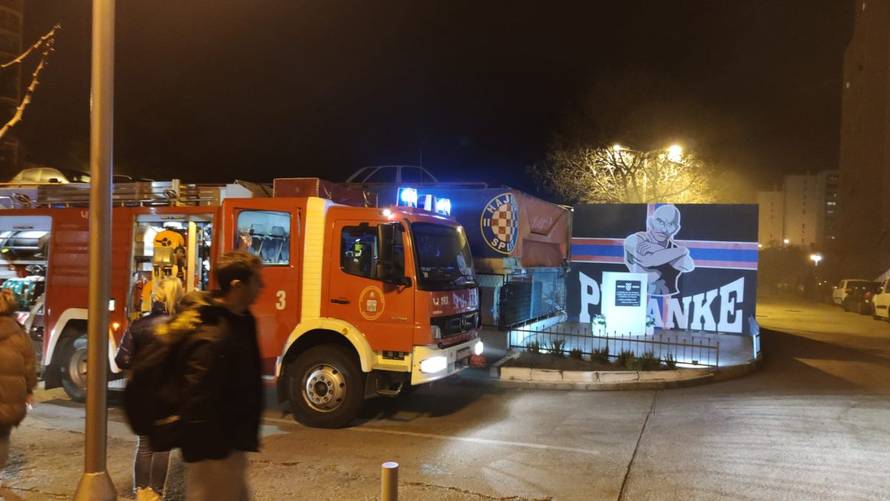 Novi požar na Pujankama u Splitu, gorjela ista garaža! Oštećeno šest automobila