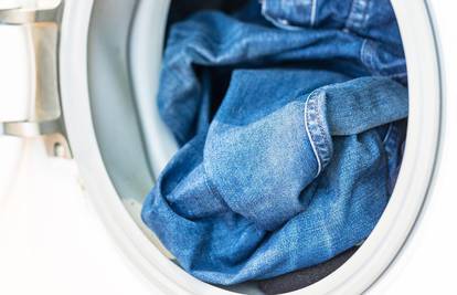 Top savjeti za  pravilno pranje i sušenje traperica - da traju duže