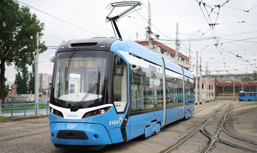 Zagrebu stigao peti tramvaj, a četvrti krenuo voziti na liniji 3