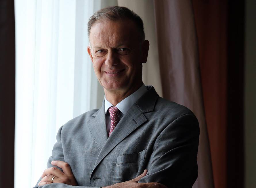 Ako ste znali, krivi ste. A ako niste,  onda ste nesposobni...