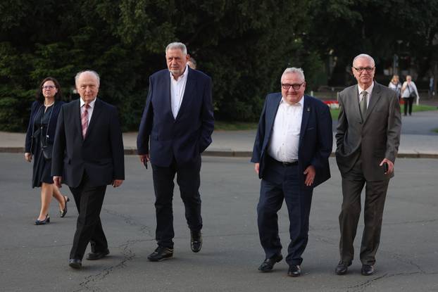 Zagreb: Dolazak uzvanika na svečani koncert u HNK