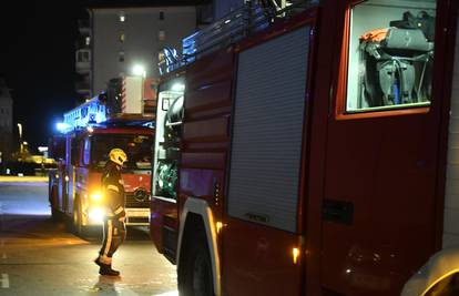 Drama u Maksimiru: Planula kuća, stan u suterenu izgorio. Vatrogasci morali izvlačiti ljude