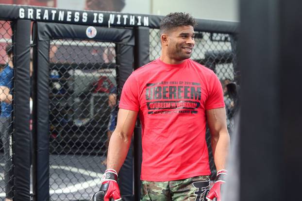 Zagreb:  MMA borac Alistair Overeem odrÅ¾ao pokazni trening i druÅ¾io se s navijaÄima