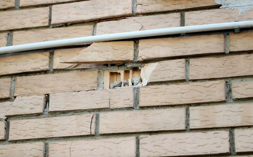 Zagreb: Vatrogasci izvrÅ¡ili podupiranje napukle fasade sa drvenom graÄom