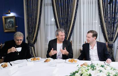 On je roker: Medvedev popio čaj s članovima Deep Purplea