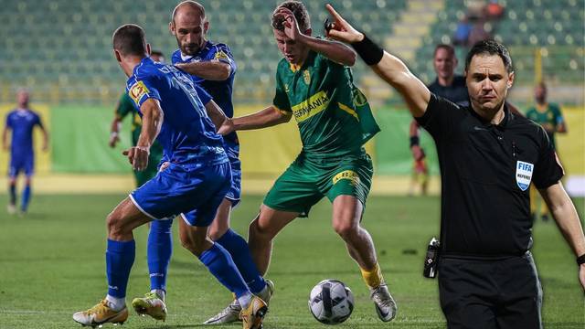 Jović je dvostruko pogriješio - krivo dosudio penal pa potvrdio sve nakon pregleda VAR snimke