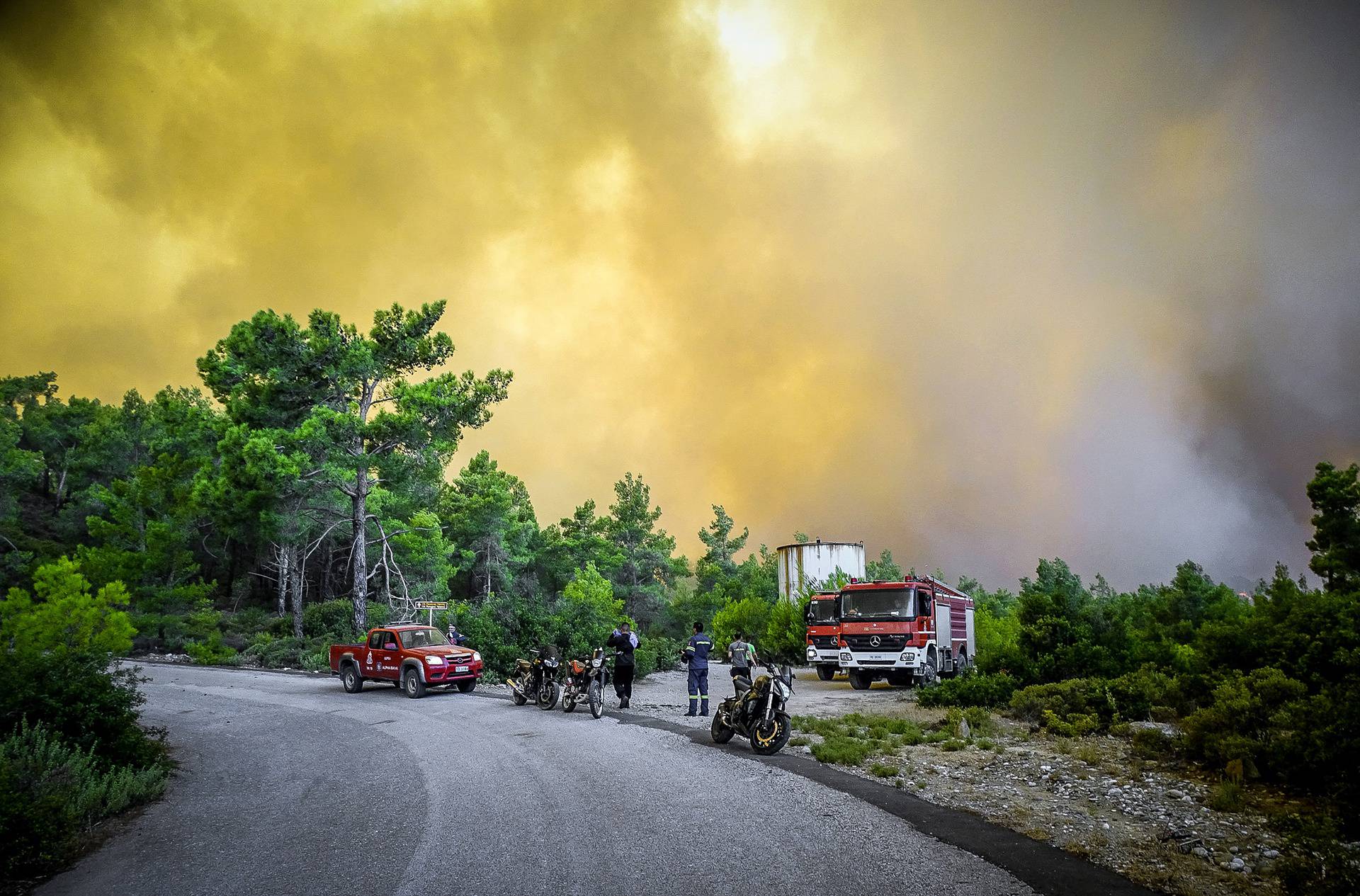 Wildfires burn forests on Greek island of Rhodes