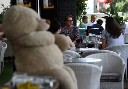 U Zagrebu plišani medvjedići održavaju socijalnu distancu
