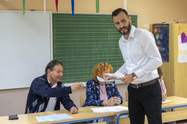 Vukovar: Kandidat za gradonačelnika Domagoj Bilić glasovao je u drugom krugu lokalnih izbora