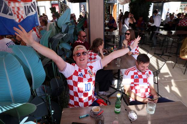 Split: Navijači hrvatske reprezetacije na Rivi